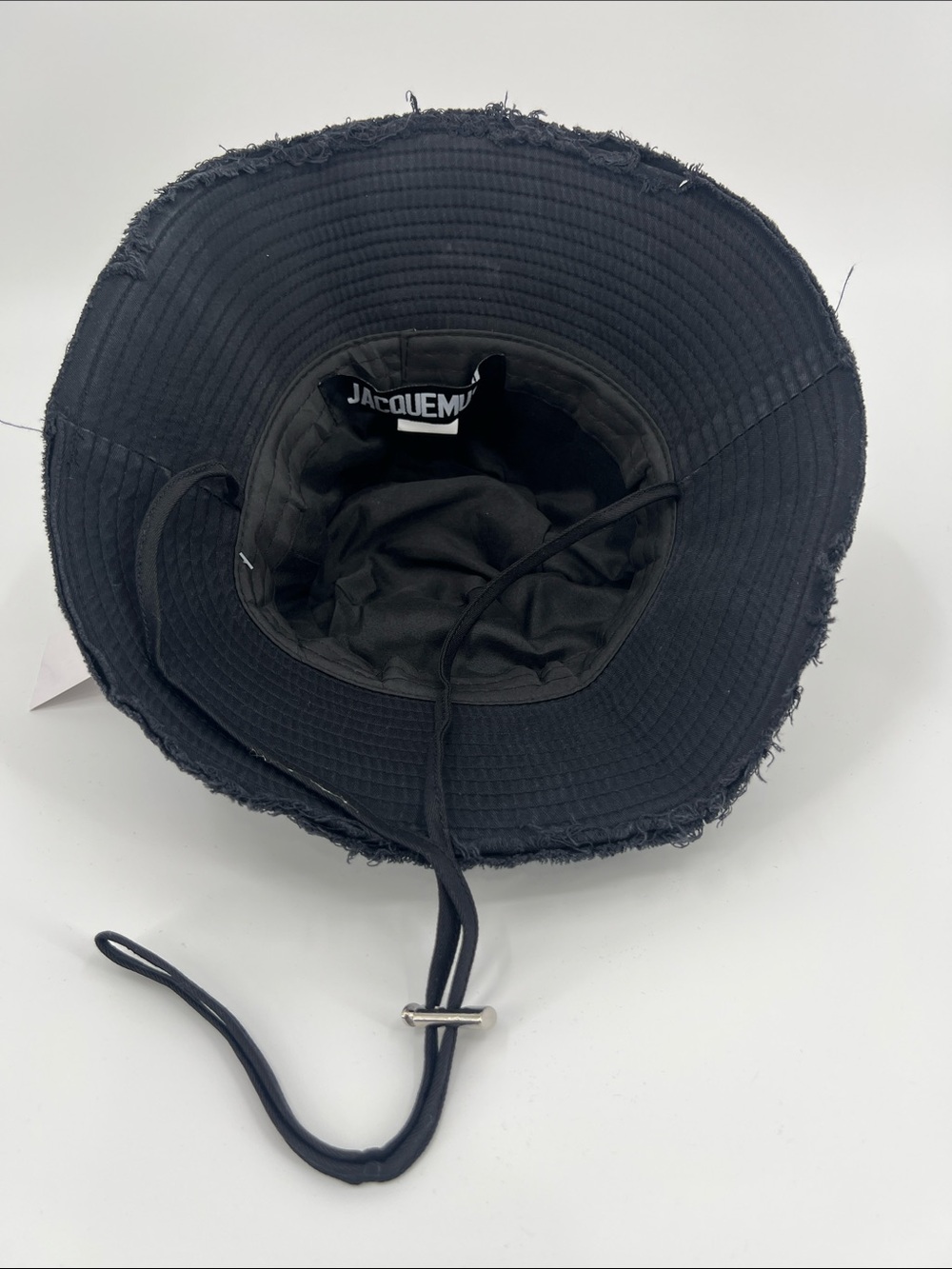 Jacquemus Black Frayed-Edge Wide Bucket Hat - Picture 8 of 9